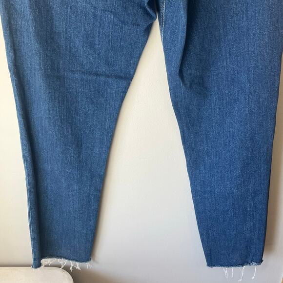 Old Navy Med Wash Distressed Extra High Rise Curvy Sky-Hi Straight Jean 14 Tall - Picture 10 of 11